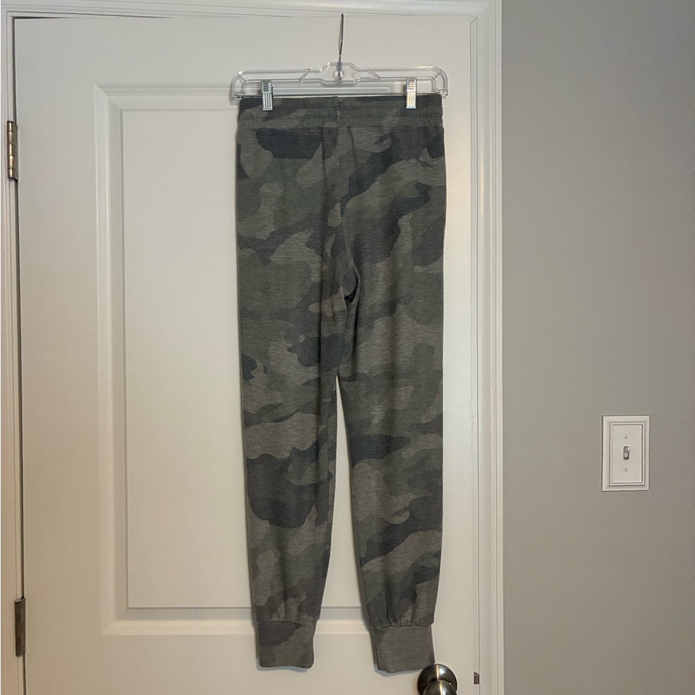 Sundry Camo Joggers - Picture 7 of 7